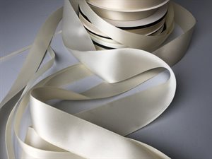 Satinbånd - flødefarve/creme, 38 mm